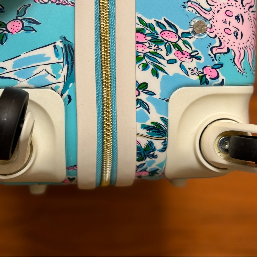 Lilly Pulitzer suitcase NEW in Florida blue print - Picture 9 of 13